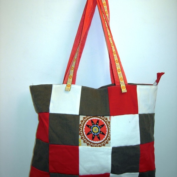 Τσάντα ώμου patchwork σε τόνους του χακί-κόκκινο-λευκό - ώμου, μεγάλες, φθηνές
