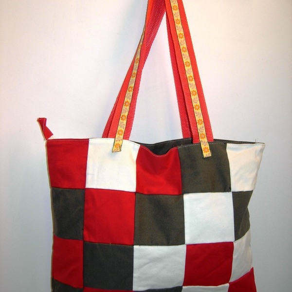 Τσάντα ώμου patchwork σε τόνους του χακί-κόκκινο-λευκό - ώμου, μεγάλες, φθηνές - 2