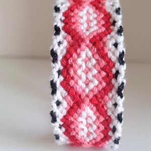 Χειροποίητο Βραχιολάκι με σχέδιο σε ροζ, κόκκινο και λευκό - μακραμέ, κορδόνια, χεριού, φαρδιά - 2