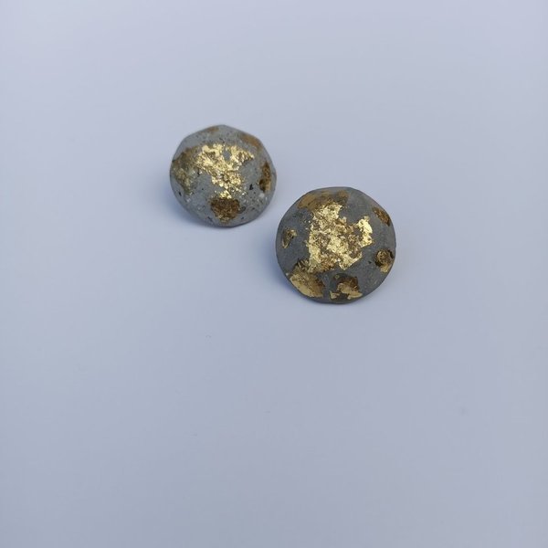 Σκουλαρίκια στρογγυλά από τσιμέντο και φύλλα χρυσού - επάργυρα, καρφωτά