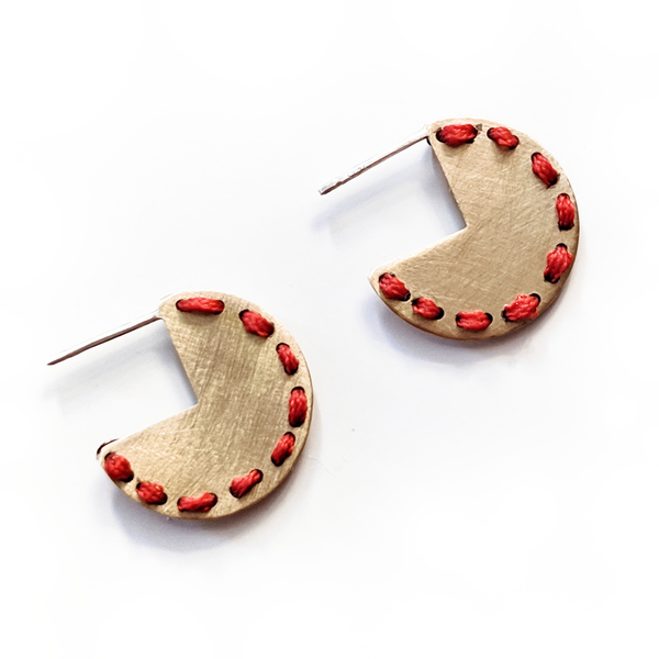 Καρφωτά σκουλαρίκια με κόκκινο κορδόνι - μοντέρνο, ορείχαλκος, minimal, καρφωτά, δώρα για γυναίκες