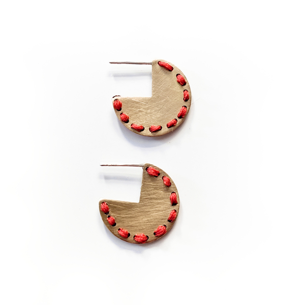 Καρφωτά σκουλαρίκια με κόκκινο κορδόνι - μοντέρνο, ορείχαλκος, minimal, καρφωτά, δώρα για γυναίκες - 2