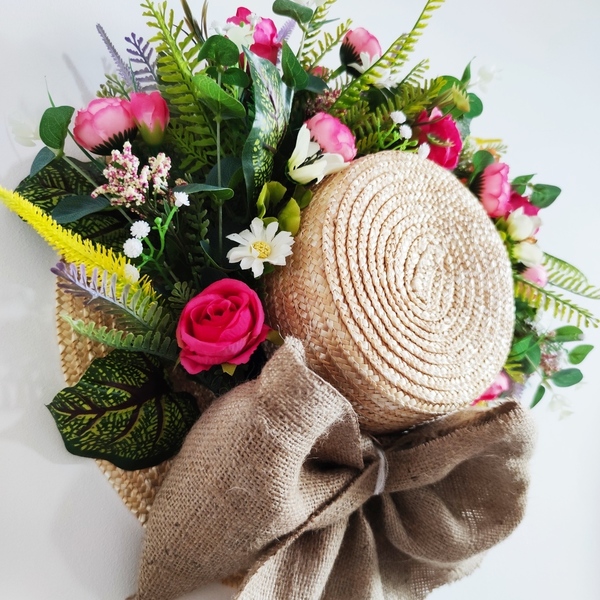Χειροποίητο ψάθινο καπέλο με υφασμάτινα λουλούδια - διακοσμητικά