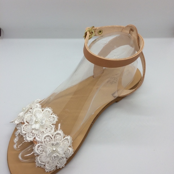 Γυναικεία δερμάτινα σανδάλια δετά με λουλούδια λευκά - δέρμα, λουλούδια, boho, νυφικά, φλατ, ankle strap, φθηνά - 4
