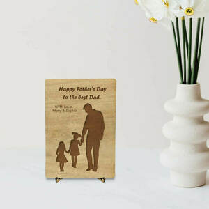 Ξύλινη Κάρτα (Πατέρας με δυο κόρες) με χάραξη του ονόματος σου - Δώρο για την Γιορτή του Πατέρα - ξύλο, δώρο, οικογένεια, δώρα για άντρες, δώρα για τον μπαμπά - 2