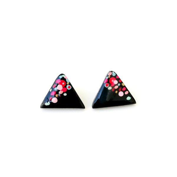 Μικρά σκουλαρίκια ζωγραφισμένα στο χέρι | Pollock Triangle earrings - ασήμι, ζωγραφισμένα στο χέρι, πηλός, καρφωτά, μικρά