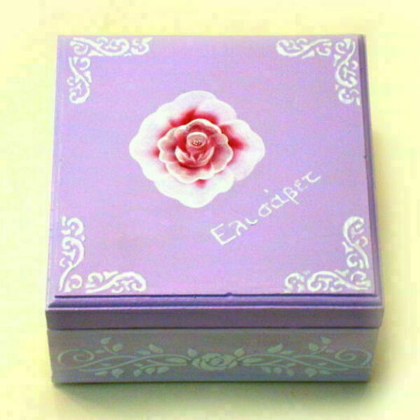 Τετράγωνο κουτί με ζωγραφισμένο τριαντάφυλλο και όνομα της επιλογή σας - ξύλο, οργάνωση & αποθήκευση, κουτιά αποθήκευσης