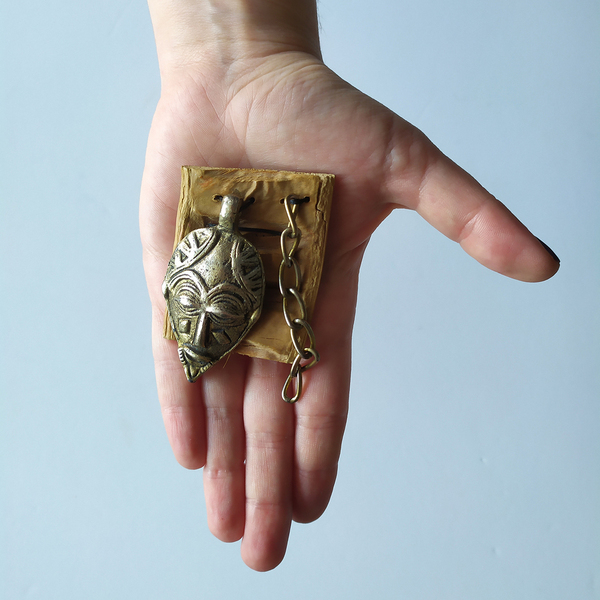 Καρφίτσα από αποξηραμένο καρπό, μεταλλικά στοιχεία σε χρυσή απόχρωση - ξύλο, χειροποίητα, πρωτότυπα δώρα - 2