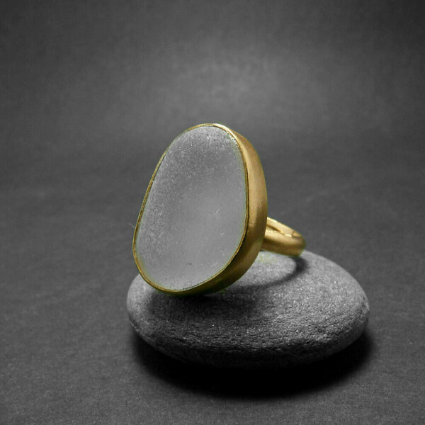 " Golden Seaglass ring" - Xειροποίητο επίχρυσο ματ δαχττττυλίδι με γυαλάκι της θάλασσας! - ημιπολύτιμες πέτρες, επιχρυσωμένα, μικρά, μικρά, boho, boho, αυξομειούμενα, φθηνά - 2