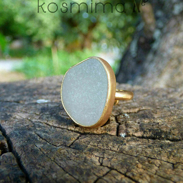 " Golden Seaglass ring" - Xειροποίητο επίχρυσο ματ δαχτυλίδι με γυαλάκι της θάλασσας!i - ημιπολύτιμες πέτρες, επιχρυσωμένα, μικρά, μικρά, boho, αυξομειούμενα, φθηνά - 4