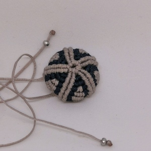 Κολιέ μακραμέ "αχινός" / macrame necklace "urchin" - κερωμένα κορδόνια, κοχύλι, μακραμέ, απαραίτητα καλοκαιρινά αξεσουάρ, αχινός - 3