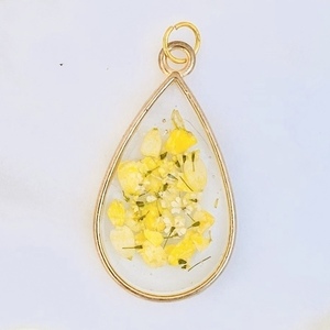 Like Confetti - Yellow - Pressed Flower Necklace - charms, επιχρυσωμένα, λουλούδι, μενταγιόν