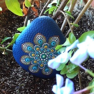 Διακοσμητική πέτρα μπλε mandala, 10,5x12,5x3,5 εκ. - ζωγραφισμένα στο χέρι, πέτρα, διακοσμητικές πέτρες, διακόσμηση κήπου - 2