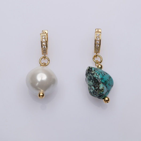 Shell Pearl & Howlite Earrings - ημιπολύτιμες πέτρες, μαργαριτάρι, ορείχαλκος, χαολίτης, κρίκοι
