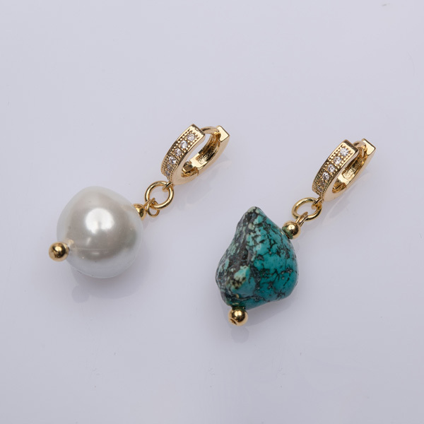 Shell Pearl & Howlite Earrings - ημιπολύτιμες πέτρες, μαργαριτάρι, ορείχαλκος, χαολίτης, κρίκοι - 2