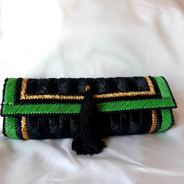 Χειροποίητη κεκτημένη τσάντα φάκελος clutch σε μαύρο ,πράσινο και χρυσό με νήμα φυσική ψάθα. - clutch, ώμου, ψάθα, χειρός, βραδινές - 2