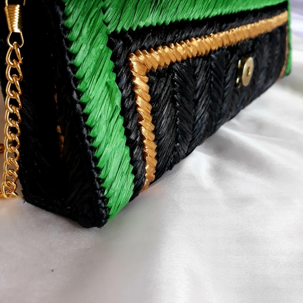 Χειροποίητη κεκτημένη τσάντα φάκελος clutch σε μαύρο ,πράσινο και χρυσό με νήμα φυσική ψάθα. - clutch, ώμου, ψάθα, χειρός, βραδινές - 3