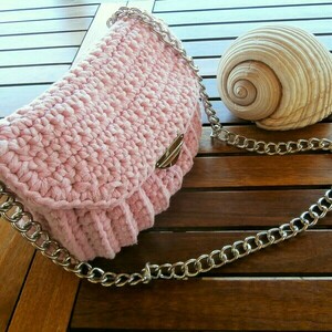 Νεανική χειροποίητη τσάντα "κοχύλι" πλεγμένη με βαμβακερό ροζ κορδόνι με διαστάσεις της : 27*28*11 - νήμα, ώμου, all day, πλεκτές τσάντες, μικρές - 3