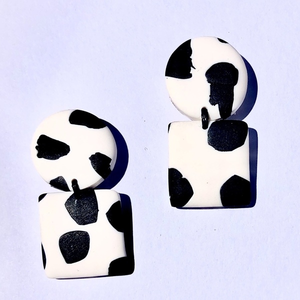 Ασπρόμαυρα γεωμετρικά σκουλαρίκια (cow print) - πηλός, καρφωτά, μικρά, μεγάλα