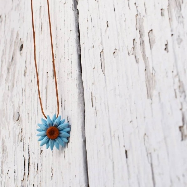 "Baby blue daisy"- Μακρύ χειροποίητο κολιέ με γαλάζια μαργαρίτα (40εκ., αυξομειούμενο, σχοινάκι) - ημιπολύτιμες πέτρες, charms, πηλός, μακριά, λουλούδι - 2