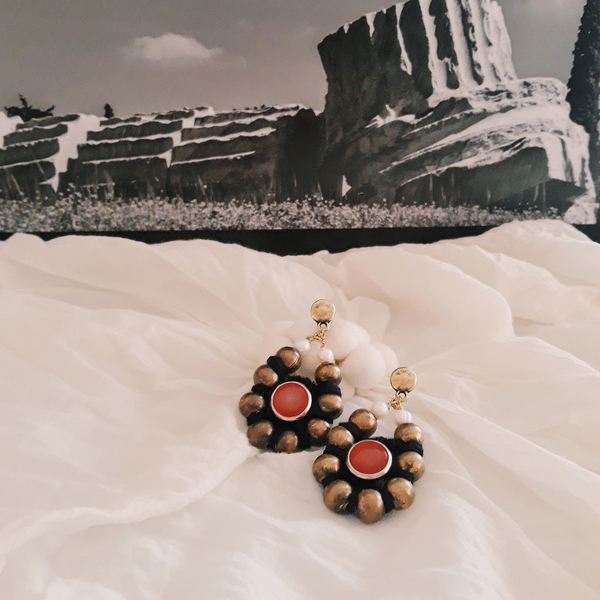 ATHINA MAILI - Υφαντά σκουλαρίκια με μαργαριτάρια και vintage τρουκς - μαργαριτάρι, υφαντά, boho, μπρούντζος, κρεμαστά - 3