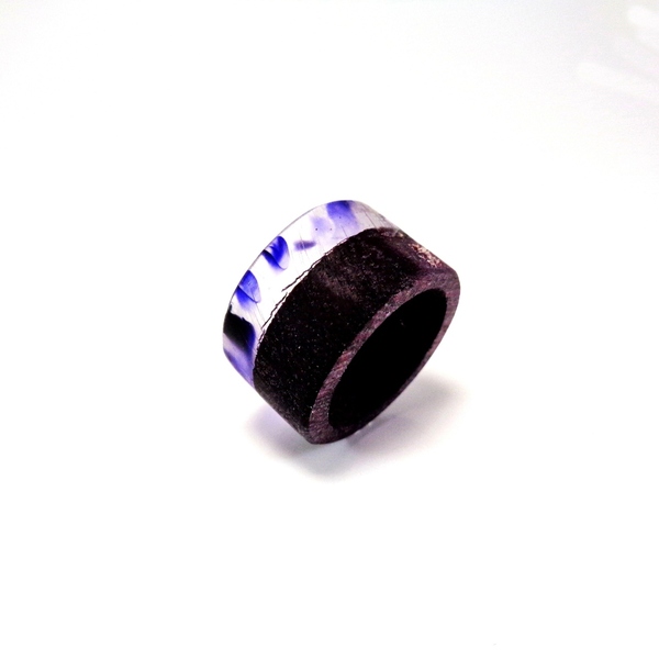 Δαχτυλίδι από υγρό γυαλί και ξύλο με μωβ χρώμα - ξύλο, γυαλί, boho, σταθερά, μεγάλα