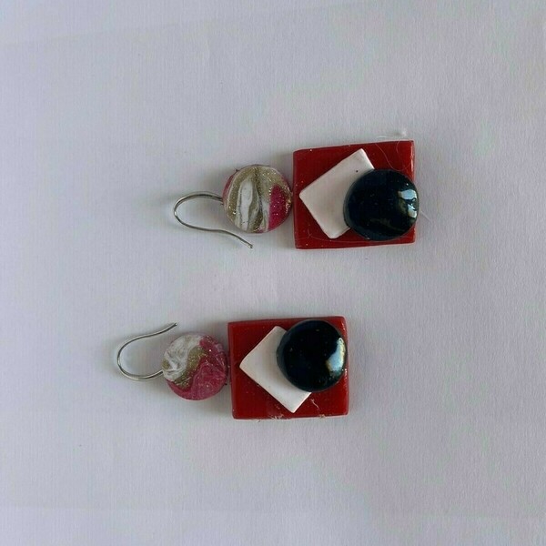 Alva earrings Χειροποίητα σκουλαρίκια απο πηλό σε κόκκινο χρώμα και ασπρόμαυρα στοιχεία - πηλός, μακριά, κρεμαστά, μεγάλα
