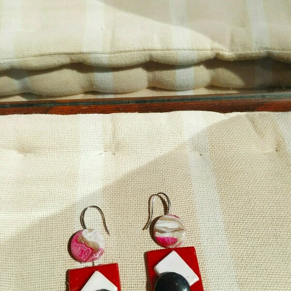 Alva earrings Χειροποίητα σκουλαρίκια απο πηλό σε κόκκινο χρώμα και ασπρόμαυρα στοιχεία - πηλός, μακριά, κρεμαστά, μεγάλα - 3