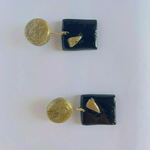 Nudia earrings Χειροποίητα σκουλαρίκια απο πηλό σε χρυσό και μαύρο χρώμα - πηλός, καρφωτά, μεγάλα