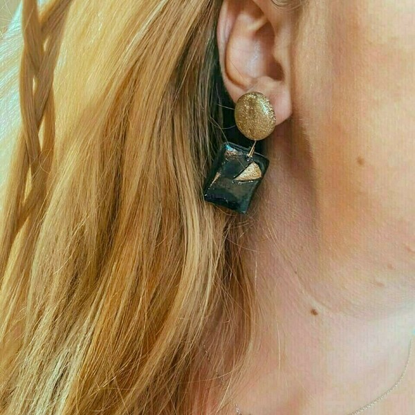 Nudia earrings Χειροποίητα σκουλαρίκια απο πηλό σε χρυσό και μαύρο χρώμα - πηλός, καρφωτά, μεγάλα - 2