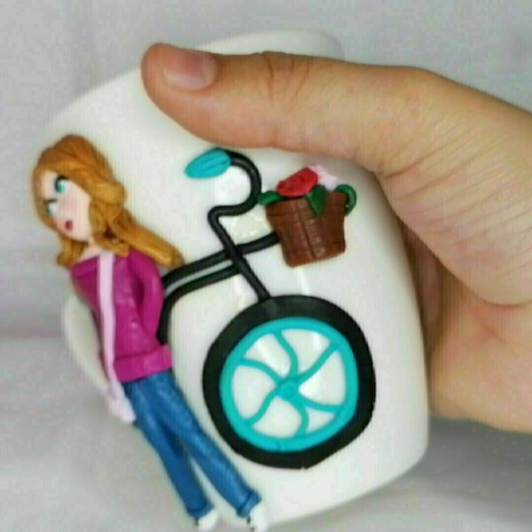 Χειροποίητο πλυμερικό κούπα κορίτσι με ποδήλατο - πηλός, πορσελάνη, δώρα για γυναίκες - 4