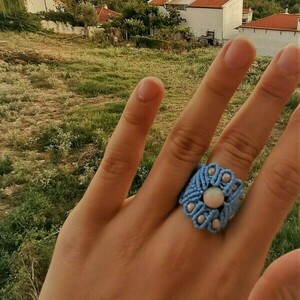 Γυναικείο μακραμέ σταθερό δαχτυλίδι μαργαρίτα γαλάζιο με χάντρες - μακραμέ, χάντρες, boho, σταθερά - 2