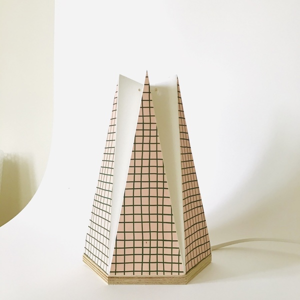 Λαμπατέρ origami ροζ με πράσινα τετραγωνάκια - πορτατίφ, minimal