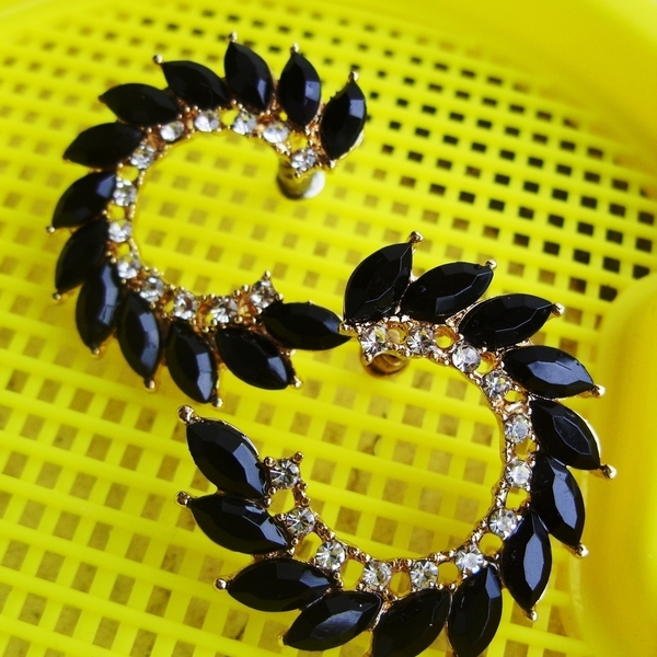 black rounded earrings - επιχρυσωμένα, καρφωτά, φθηνά