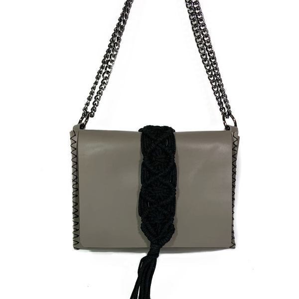Urban Queen χειροποίητη δερμάτινη τσάντα γκρι με μαύρο μακραμέ "Vanity” - δέρμα, ώμου, χιαστί, μακραμέ, πλεκτές τσάντες