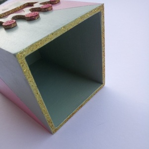 Μολυβοθήκη σε παστέλ χρώματα με τρίγωνα και κορώνα από ξύλο 8x8x11 εκ - κορίτσι, κορώνα, ξύλινα διακοσμητικά - 5