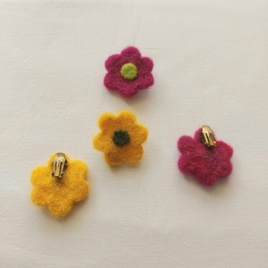 Σκουλαρίκια φελτ λουλούδια με κλιπς - με κλιπ