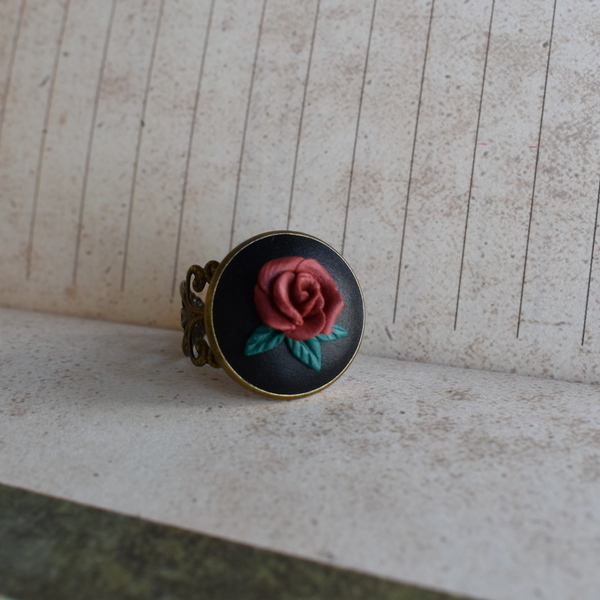 "Blooming rose"- Χειροποίητο δαχτυλίδι με τριαντάφυλλο (πηλός, μπρούτζος, αυξομειούμενο) - vintage, τριαντάφυλλο, πηλός, μικρά, αυξομειούμενα - 4