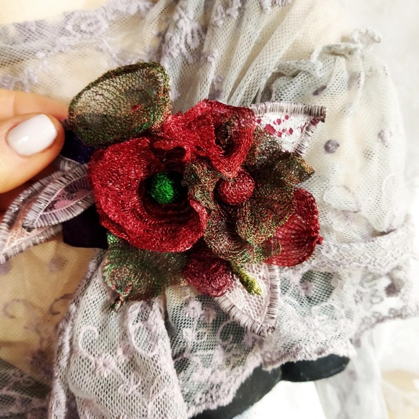 Καρφίτσα με Σύνθεση Λουλουδιών από πλέγμα τιτανίου - ύφασμα, φύλλο, δώρα για δασκάλες - 3