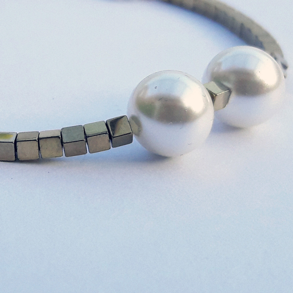 Γυναικείο βραχιόλι με αιματίτες και πέρλες (shell pearl). R/AI 060 - ημιπολύτιμες πέτρες, αιματίτης, χειροποίητα, πέρλες - 2