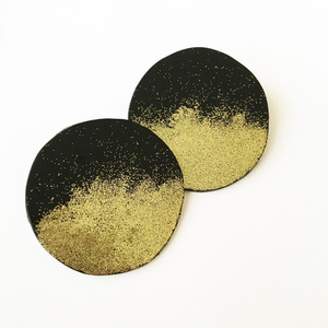 Σκουλαρίκια μαύροι δίσκοι με χρυσόσκονη - πηλός, καρφωτά, μεγάλα - 2