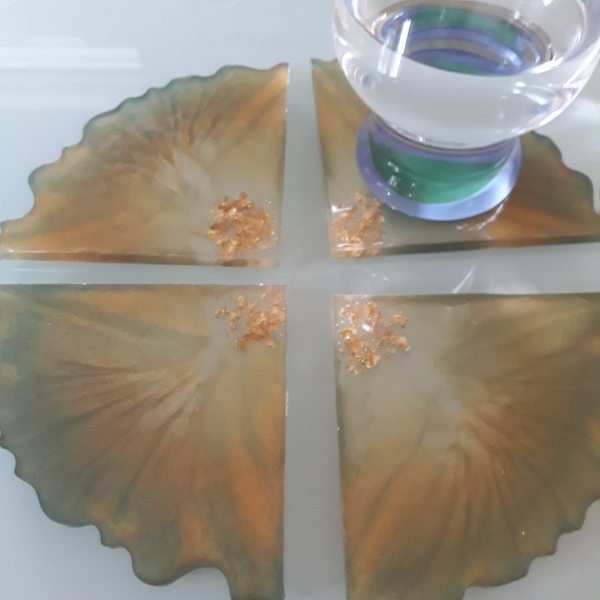 Σετ σουβέρ τεσσάρων τεμαχίων από υγρό γυαλί πράσινου και χρυσού χρώματος με φύλλα χρυσού στο κέντρο - γυαλί, είδη σερβιρίσματος - 3