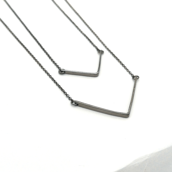 ''V'' Necklace Black - charms, ασήμι 925, κοντά