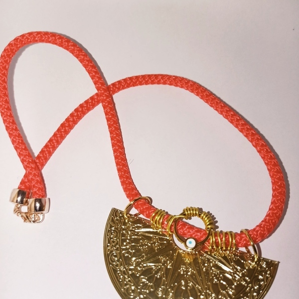 Κόκκινο κολιέ OLY με χρυσαφί μεταλλικό μενταγιον - μάτι, κοντά, boho