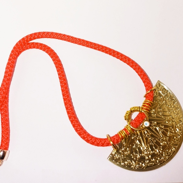 Κόκκινο κολιέ OLY με χρυσαφί μεταλλικό μενταγιον - μάτι, κοντά, boho - 2