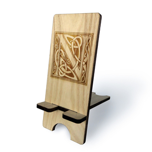 Ξύλινη βάση stand φόρτισης κινητού "Celtic" μονόγραμμα - αξεσουάρ γραφείου, personalised, χάραξη, όνομα - μονόγραμμα