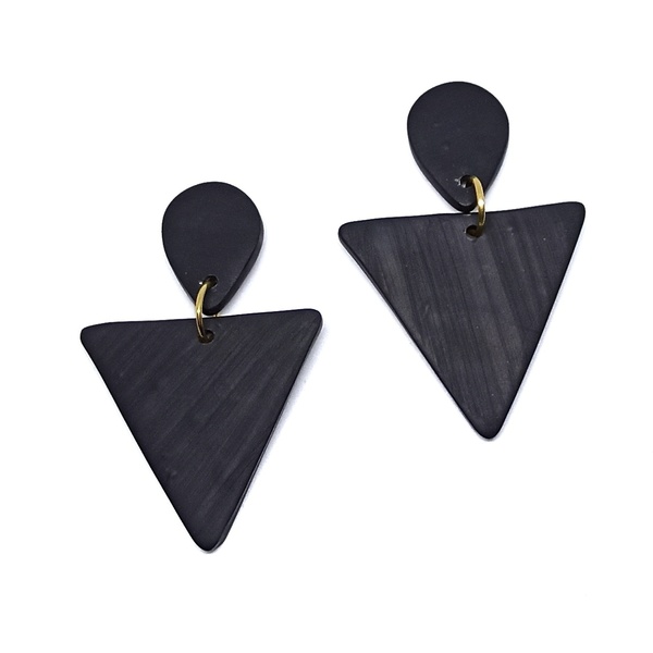 Classic black σε τρίγωνο σχέδιο. - πηλός, μικρά, boho, κρεμαστά, faux bijoux