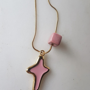 Ατσάλινη αλυσίδα με χρυσό-ροζ σταυρό και ροζ κεραμική χάντρα. - charms, σταυρός, κοντά, ατσάλι, επιχρυσωμένο στοιχείο - 2