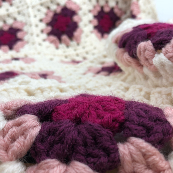 Πλέκτη κουβερτούλα μοτίβο της γιαγιάς παιδικό ριχταρι grannysquare - κορίτσι, πλεκτή, δώρα για μωρά, κουβέρτες - 4