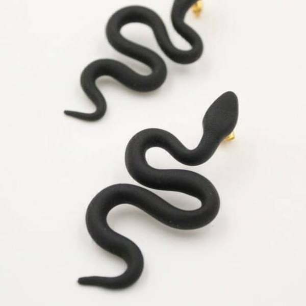 Μαύρο Φίδι Σκουλαρίκι - επιχρυσωμένα, πηλός, καρφωτά, μεγάλα